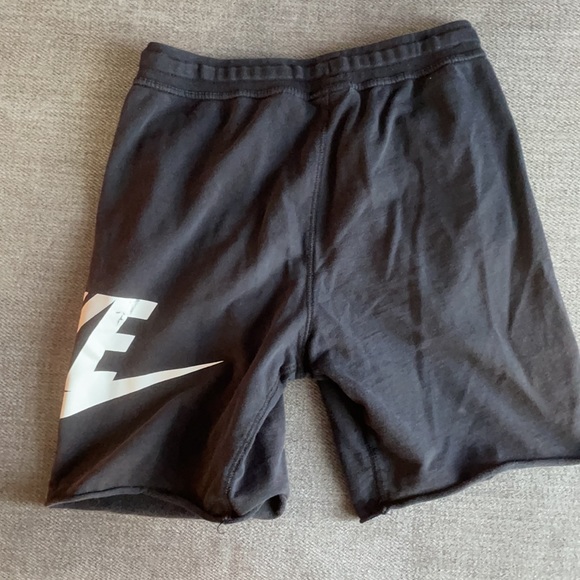 Nike shorts - Picture 2 of 2